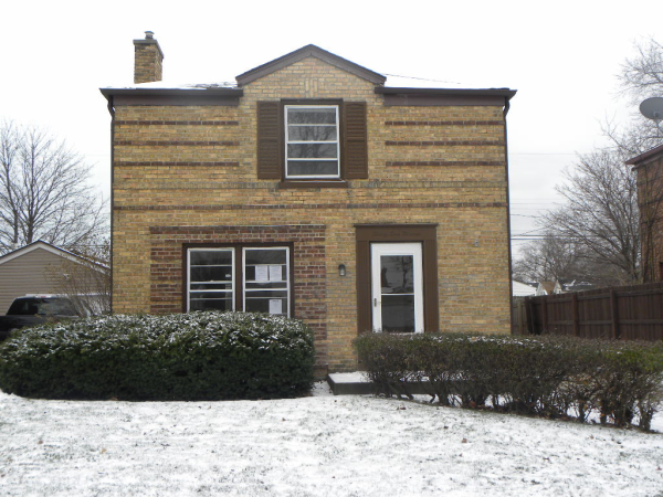 2413 Dwight St, Racine, WI 53403 