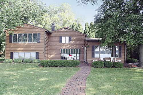 3123 Sylvester Dr, Hartland, WI 53029 