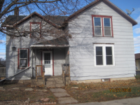 211 W Spring St, New London, WI 54961 