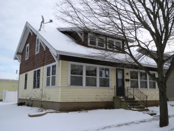 400 Lawrence St, New London, WI 54961 
