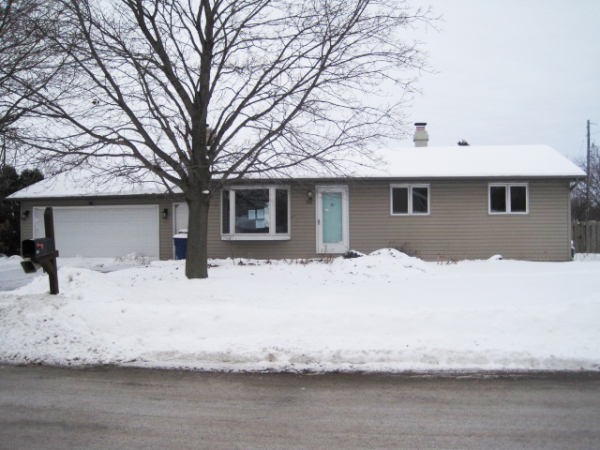 932 Meadowview Drive, Menasha, WI 54952 