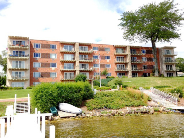 150 LAKE ST #1A, Fontana, WI 53125 