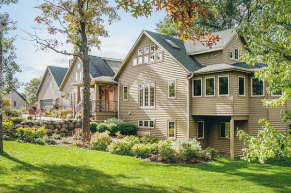 W5581 Plantation Rd, Elkhorn, WI 53121 