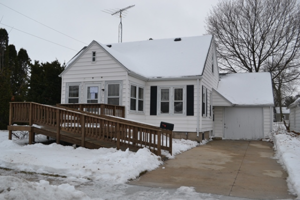 16 S State St, Waupun, WI 53963 