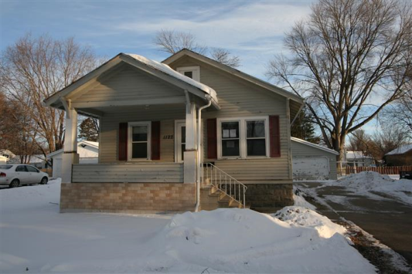 1122 Dousman St, Green Bay, WI 54303 