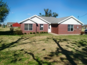 13652 N U OF A BEEF FARM RD, FAYETTEVILLE, AR 72704 