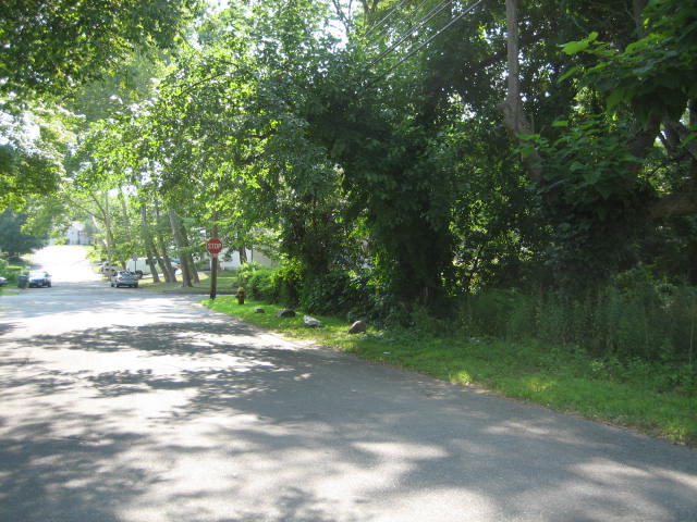 484 Saunders Avenue, Bridgeport, CT 06606 