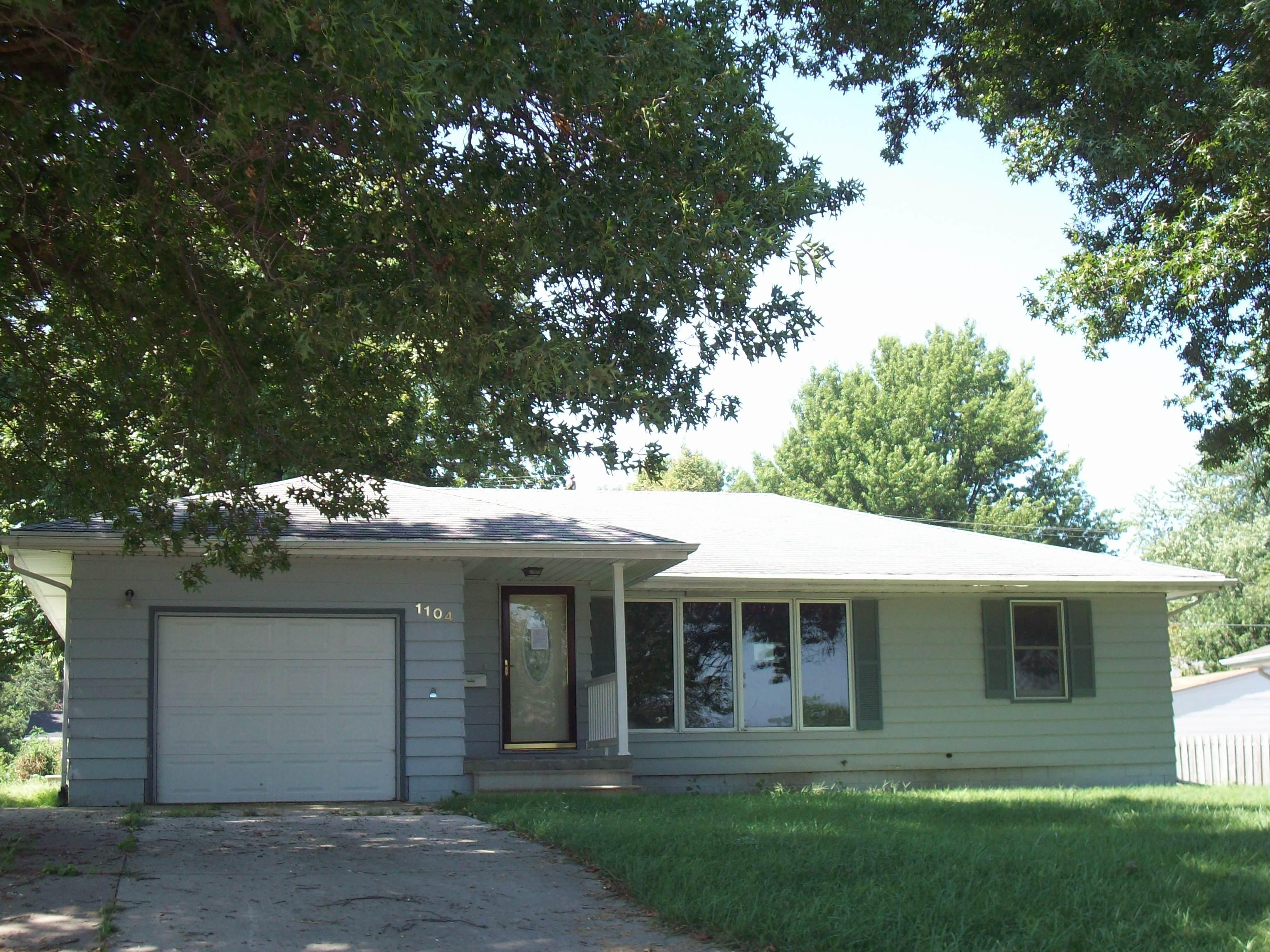 1104 North Lincoln Street, CRESTON, IA 50801 