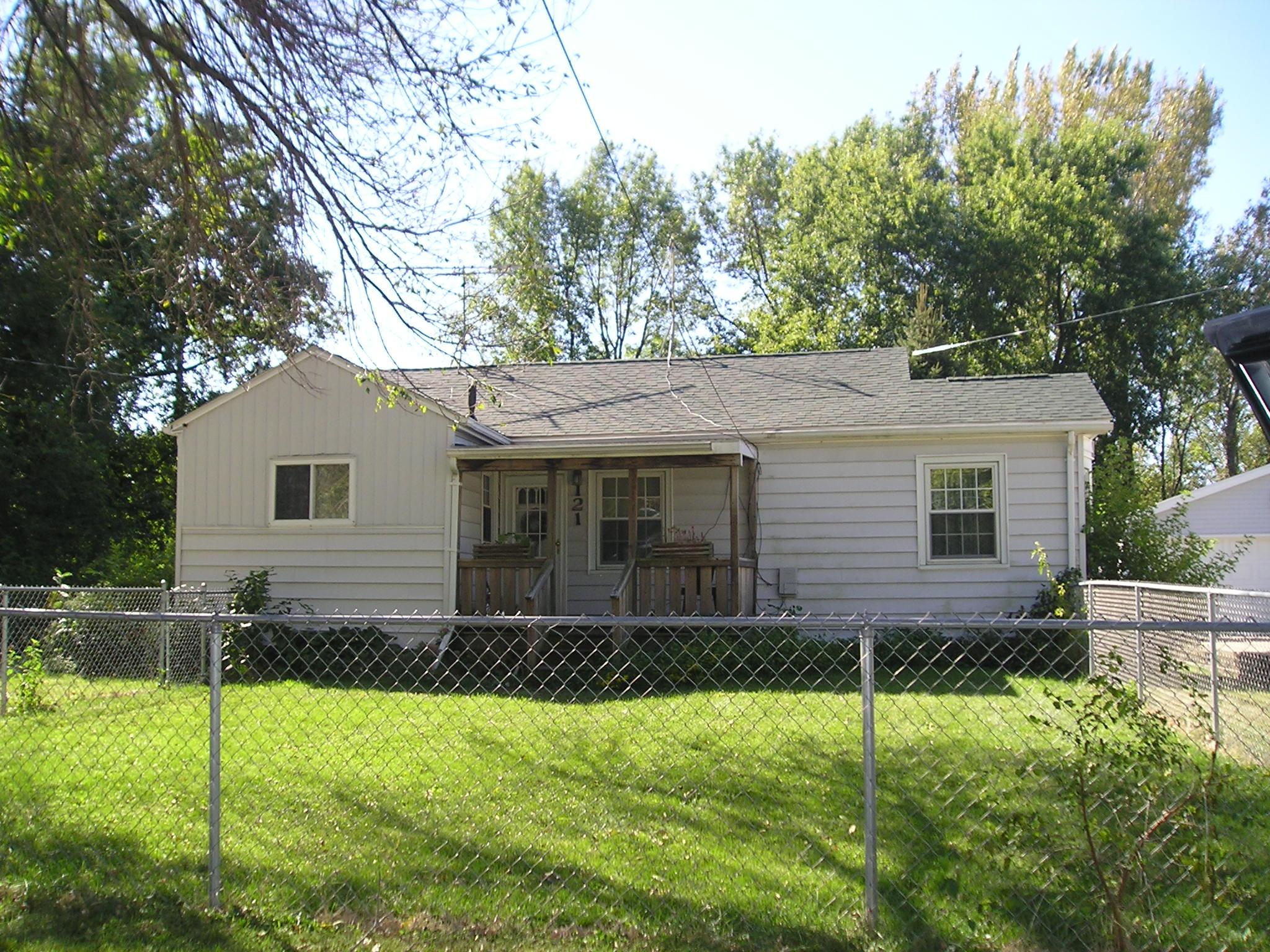 121 Stewart Avenue, WATERLOO, IA 50701 