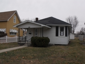 1304 N D ST, ELWOOD, IN 46036 