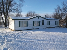 402 E COLUMBIA ST, PIERCETON, IN 46562 