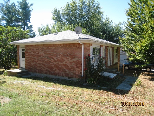 211 MELODYE LN, CAMPBELLSBURG, KY 40011 