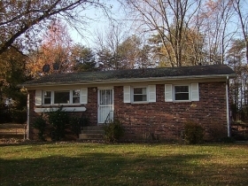 9611 Glen View Dr, Clinton, MD 20735