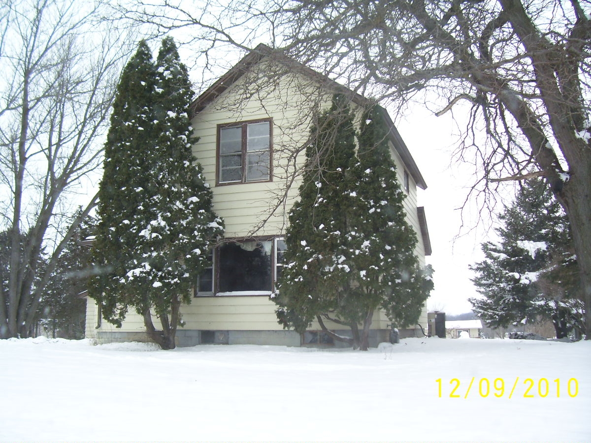 96 Richland Ave, SAINT CHARLES, MN 55972