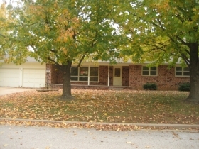 814 HIGHLAND DR, AURORA, MO 65605 