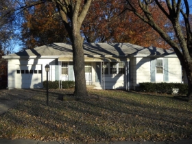 8615 ELM AVE, RAYTOWN, MO 64138 