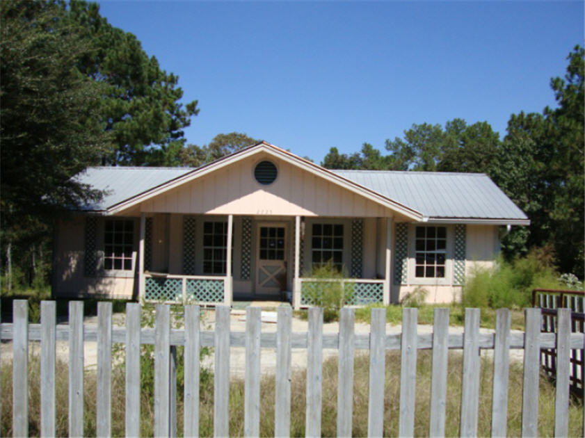 2225 Columbia Purvis Rd, Lumberton, MS 39455