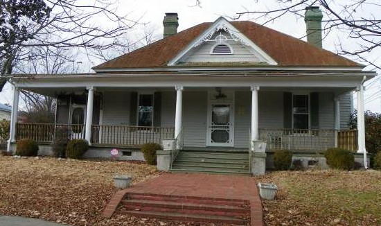 216 East Battle Avenue, TARBORO, NC 27886 