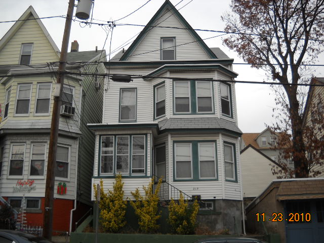 215 6th St, Prospect Park, NJ 07508 