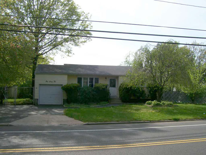 162 Broadway Ave, Brentwood, NY 11717 