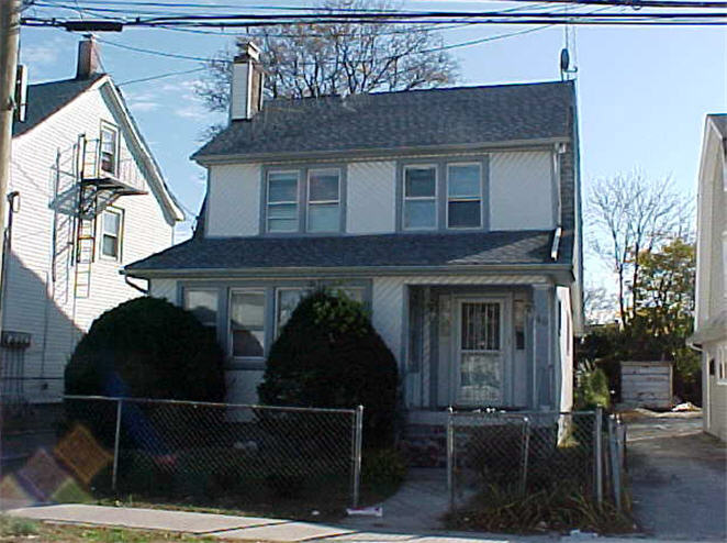 40 Totten St, Hempstead, NY 11550 