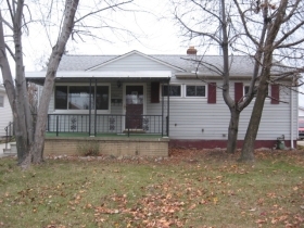 15984 Harrison Dr, Brook Park, OH 44142