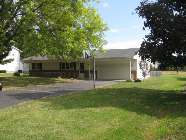 25136 Lawnfield Dr, Circleville, OH 43113