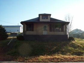 324 High St, Senecaville, OH 43780 