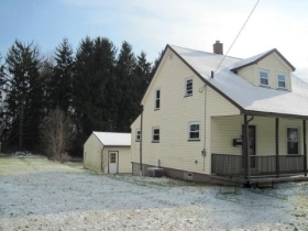 423 31st St SW, BARBERTON, OH 44203 