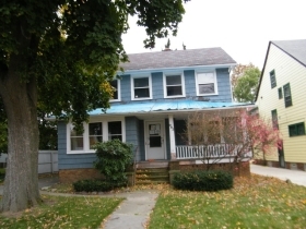 982 Oxford Road, Cleveland Heights, OH 44121 