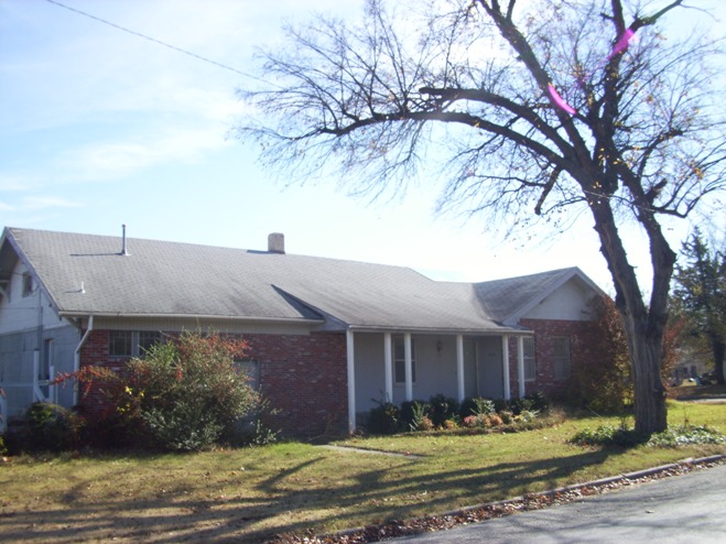 124 7th St, Blackwell, OK 74631 