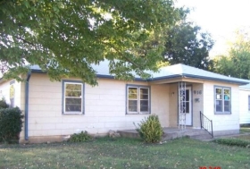 916 RIVIERA DR, PONCA CITY, OK 74601 