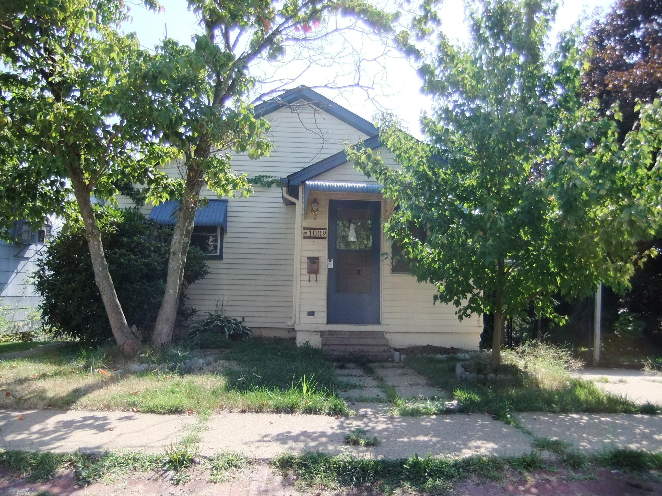 1009 Poe Street, VANDERGRIFT, PA 15690 