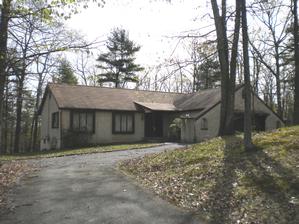 19 KNOB HILL CIRCLE, EAST STROUDSBURG, PA 18301 