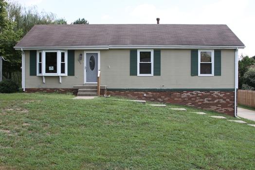 1594  BAYNSVIEW DR, CLARKSVILLE, TN 37042 