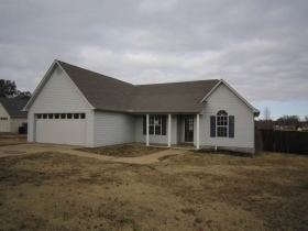 175 WOODS EDGE, JACKSON, TN 38301 