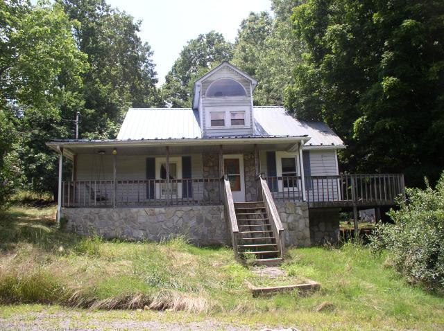 861 Blackberry Lane, GALAX, VA 24333 